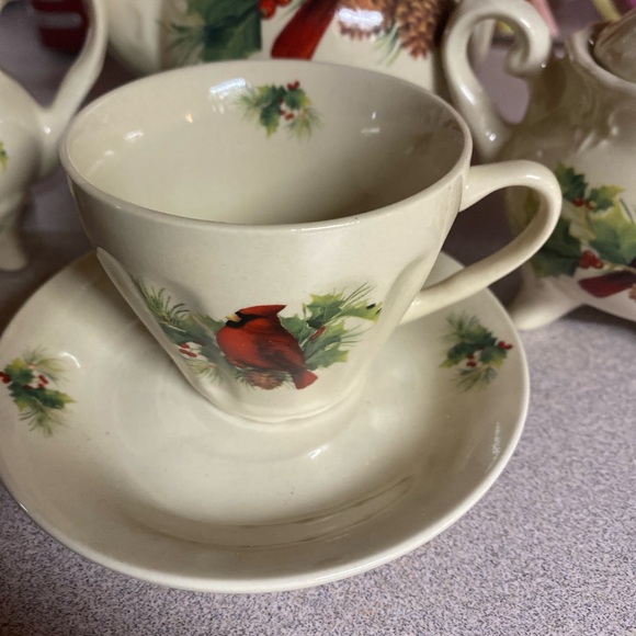 Cardinal Design Tea Set - Picture 6 of 8